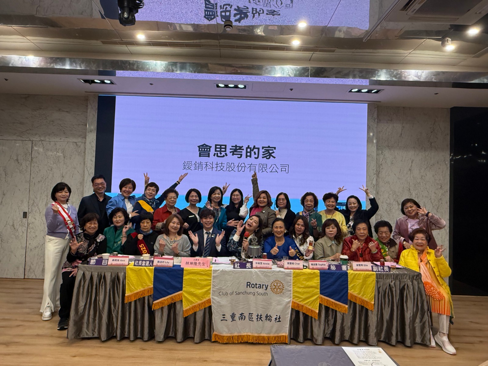 2C925F2F-CE7E-4165-A5D2-8D30CFC244C2.jpg 2C925F2F-CE7E-4165-A5D2-8D30CFC244C2.jpg