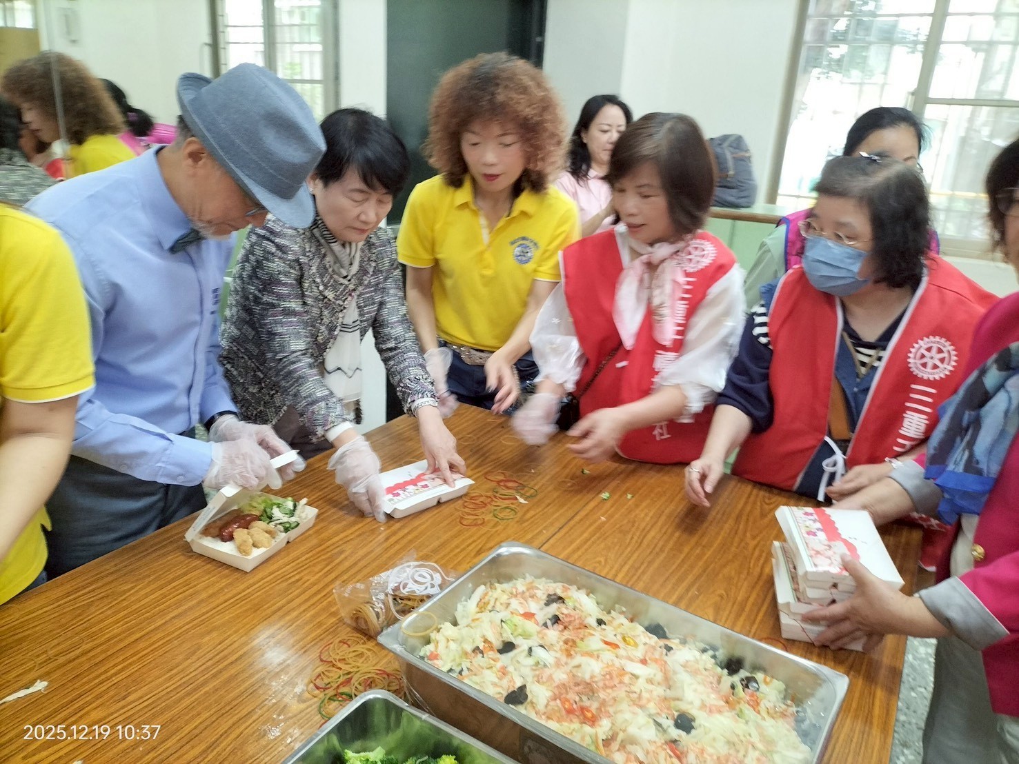 LINE_ALBUM_20251219【第五.八分區聯合社區服務】~《老人共餐》活動_251223_32.jpg LINE_ALBUM_20251219【第五.八分區聯合社區服務】~《老人共餐》活動_251223_32.jpg