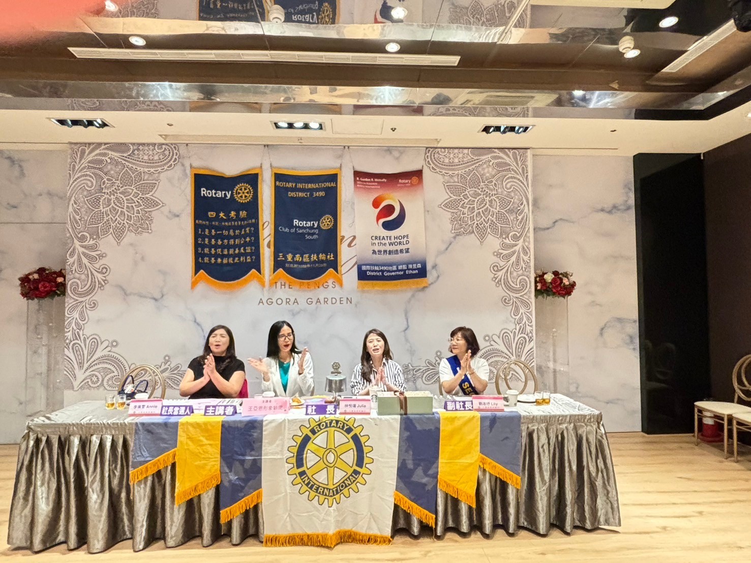 LINE_ALBUM_20220411第1698次例會_240419_5.jpg