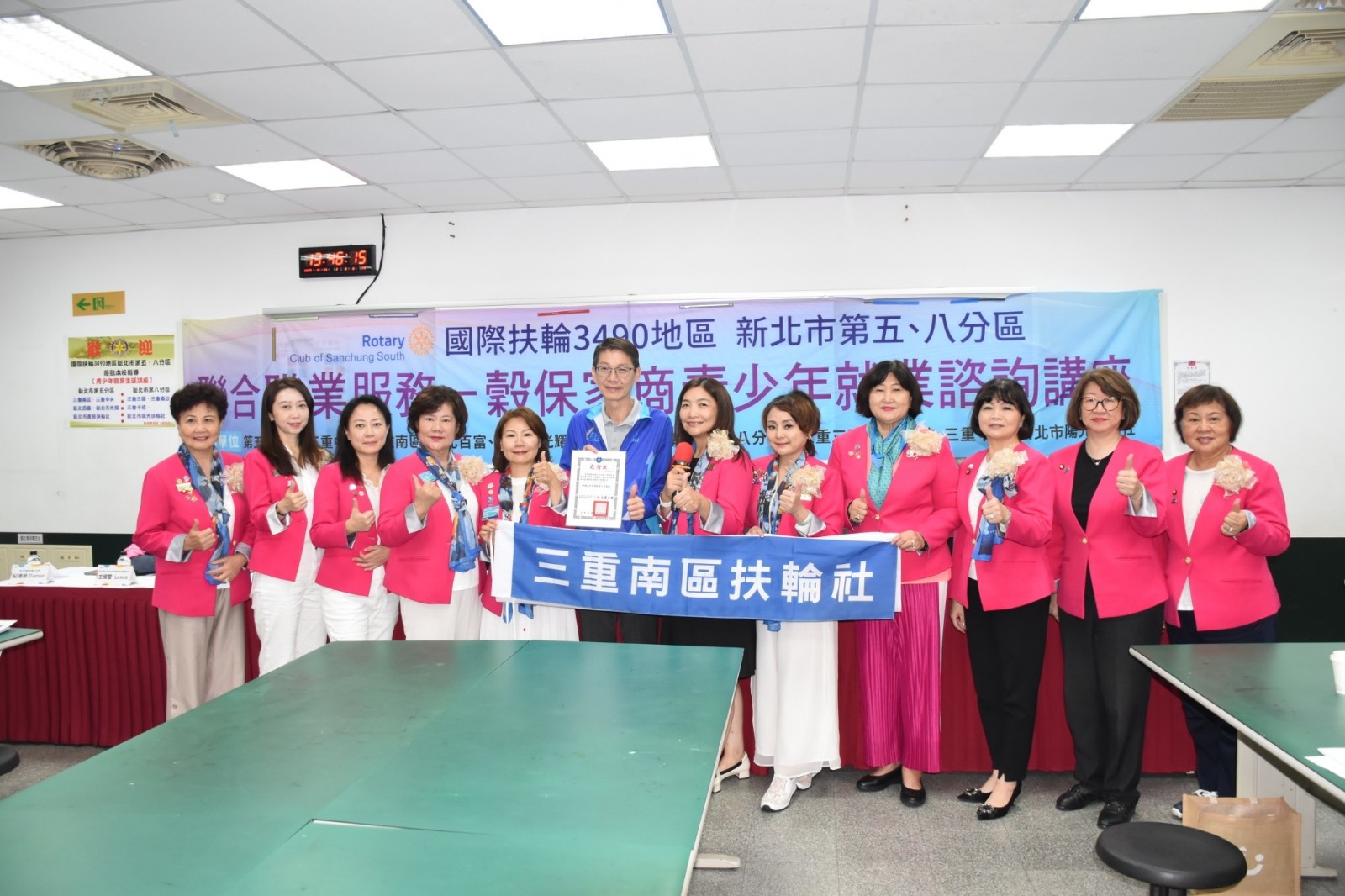 LINE_ALBUM_1028新北市第五、八分區聯合職業服務~第17屆穀保家商青少年就業諮詢講座_251028_70.jpg LINE_ALBUM_1028新北市第五、八分區聯合職業服務~第17屆穀保家商青少年就業諮詢講座_251028_70.jpg