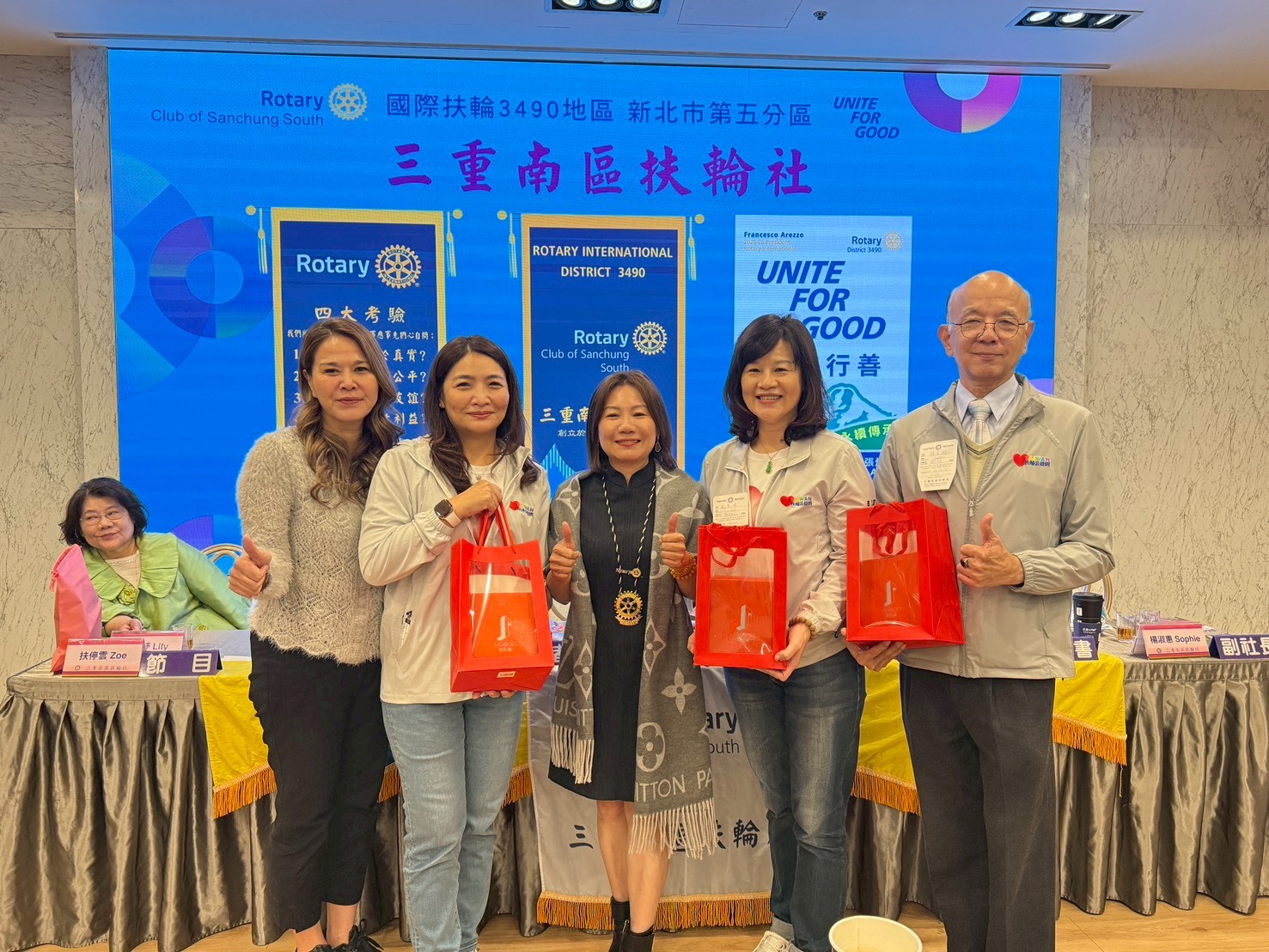 LINE_ALBUM_113年12月11日Asa 和Annie講師_251212_99.jpg